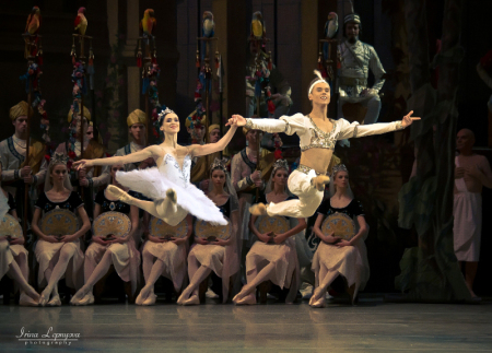 olesya-novikova-as-gamzatti-and-leonid-sarafanov-as-solor-in-la-bayadere-3